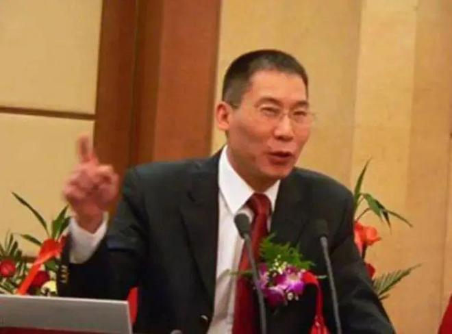 英皇体育官网入口：2005年一骗子指着公安局大楼对呼市领导说：把它炸掉我建CBD(图5)
