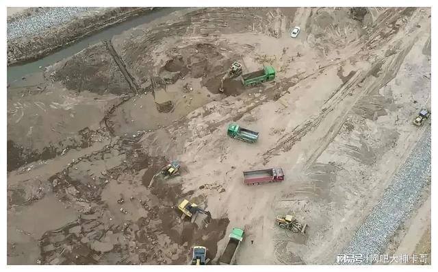英皇体育官网app：英皇体育官网入口：：忻州静乐忻黑线铺上村大碾河河道工程无序采砂破坏生态！(图2)